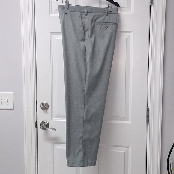 Van Heusen pants, Mens size 40/29 - Picture 1 of 7